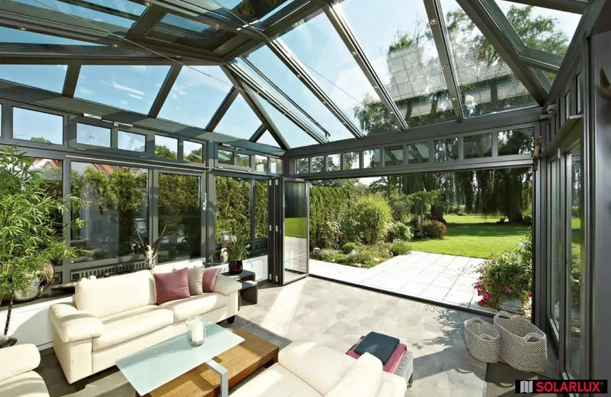 Solarlux Wintergarten mit Ganzglasdach und Glas-Faltwänden