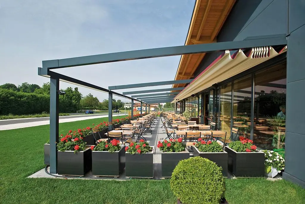 Pratic MITO Terrassendach mit Faltdach für Gastronomie