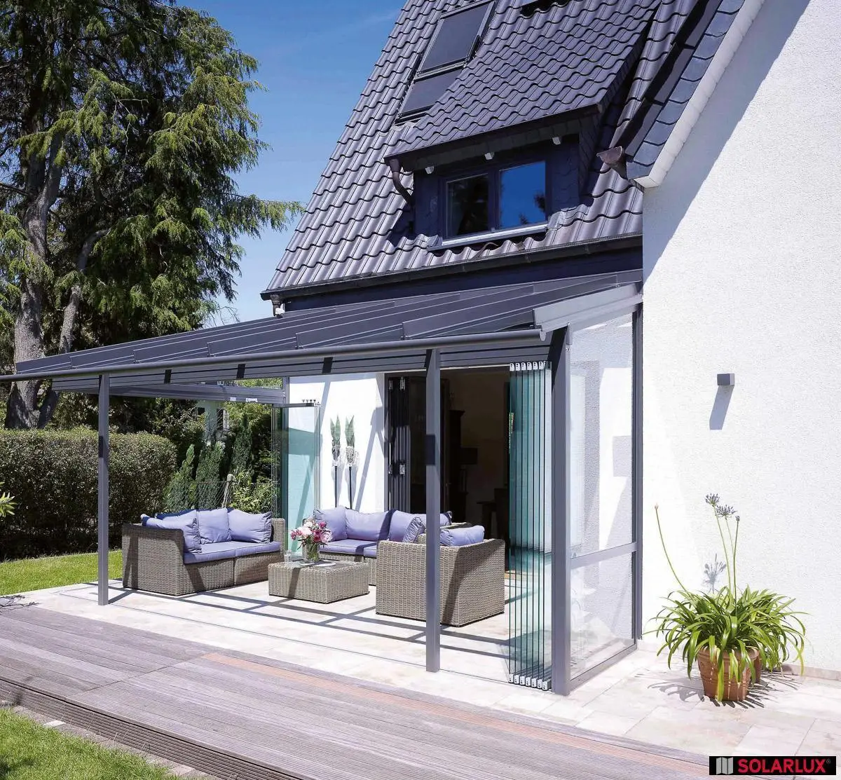 Solarlux Terrassendach mit Glas-Faltwänden als Glashaus