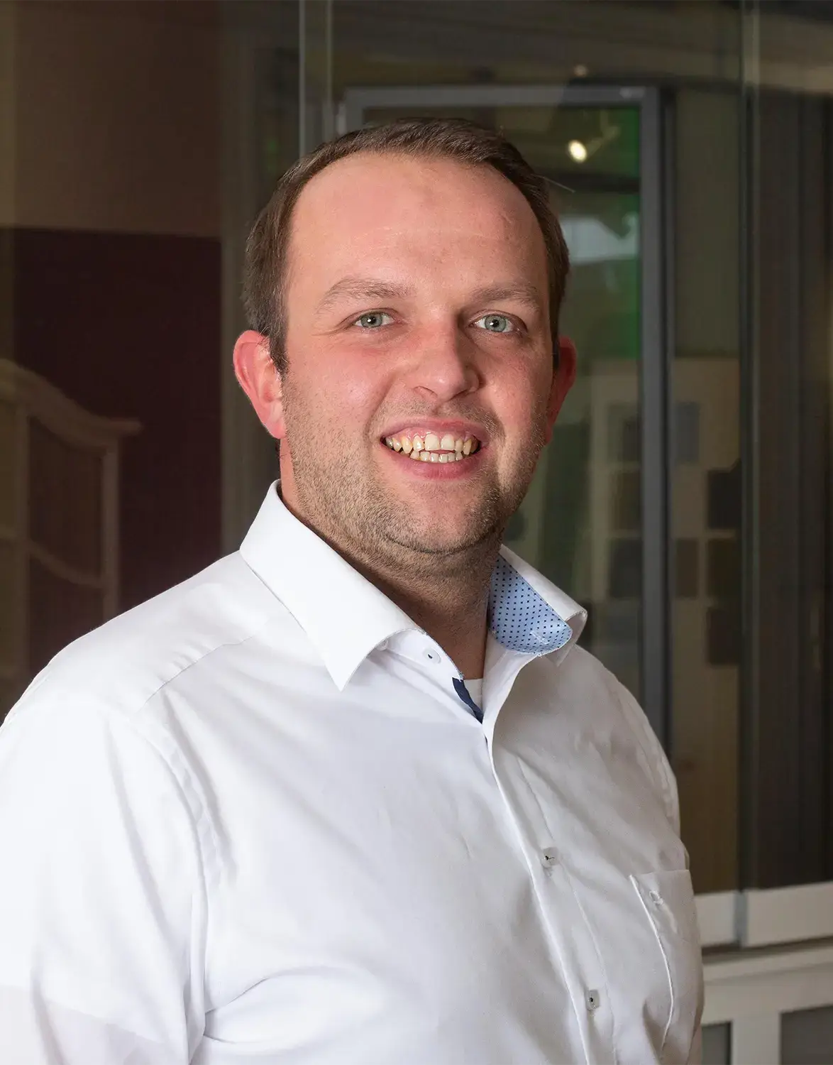 Stefan Schultz vom Team des B & K Haustürenstudios