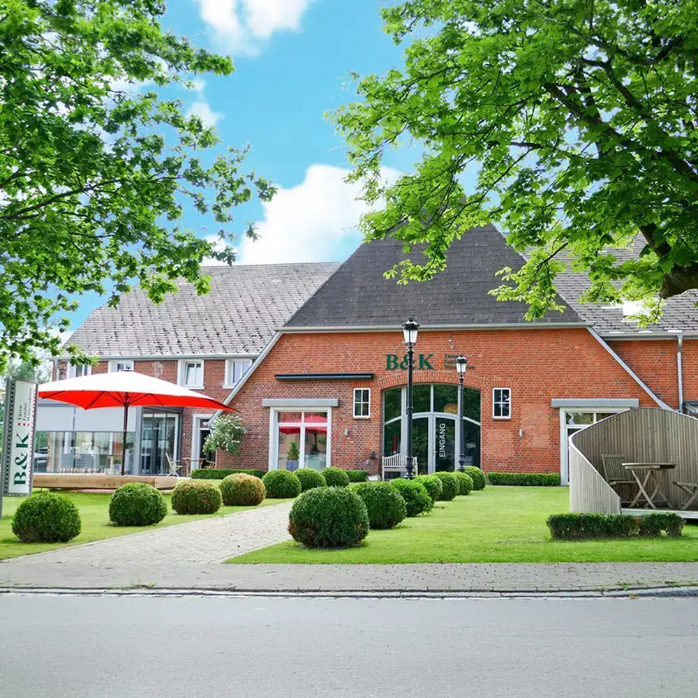 B & K Knoop Haustürenstudio mit Ausstellung in Nusse für Haustüren, Fenster, Wintergärten und Terrassenüberdachungen.